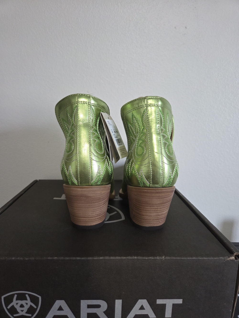 NWT Ariat Dixon Boots, Electric Green Apple, Womens Size 9 - Picture 8 of 9